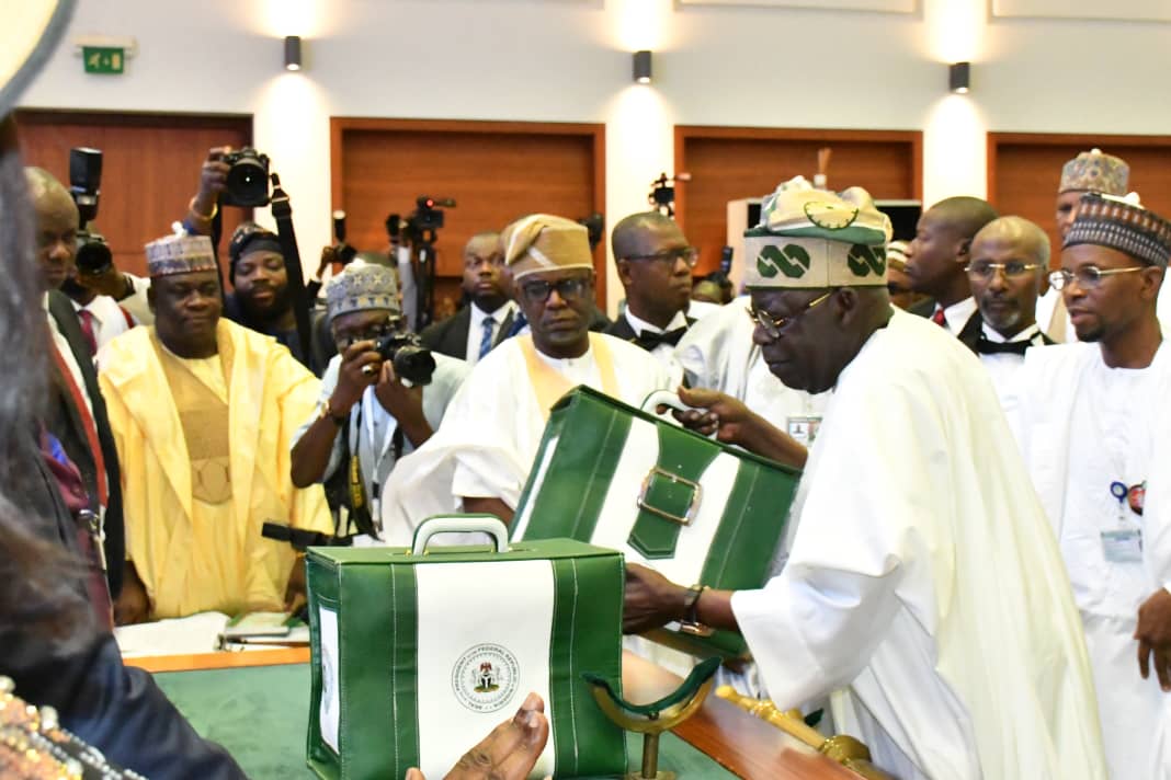 Tinubu presents N27.5 Trillion 2024 Budget to National Assembly 