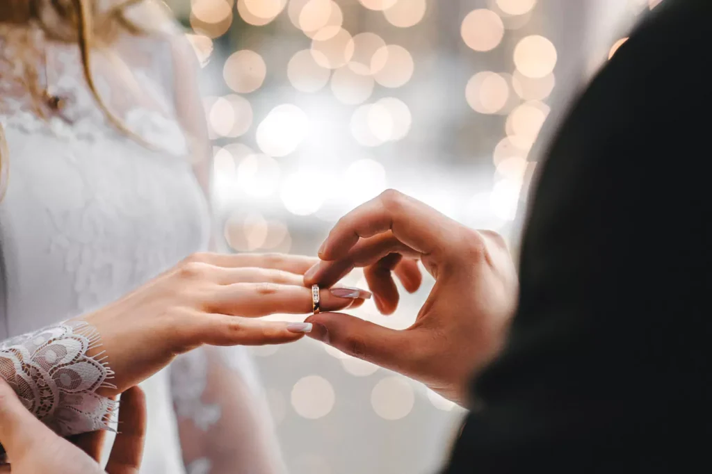 3 countries that pay single people to get married