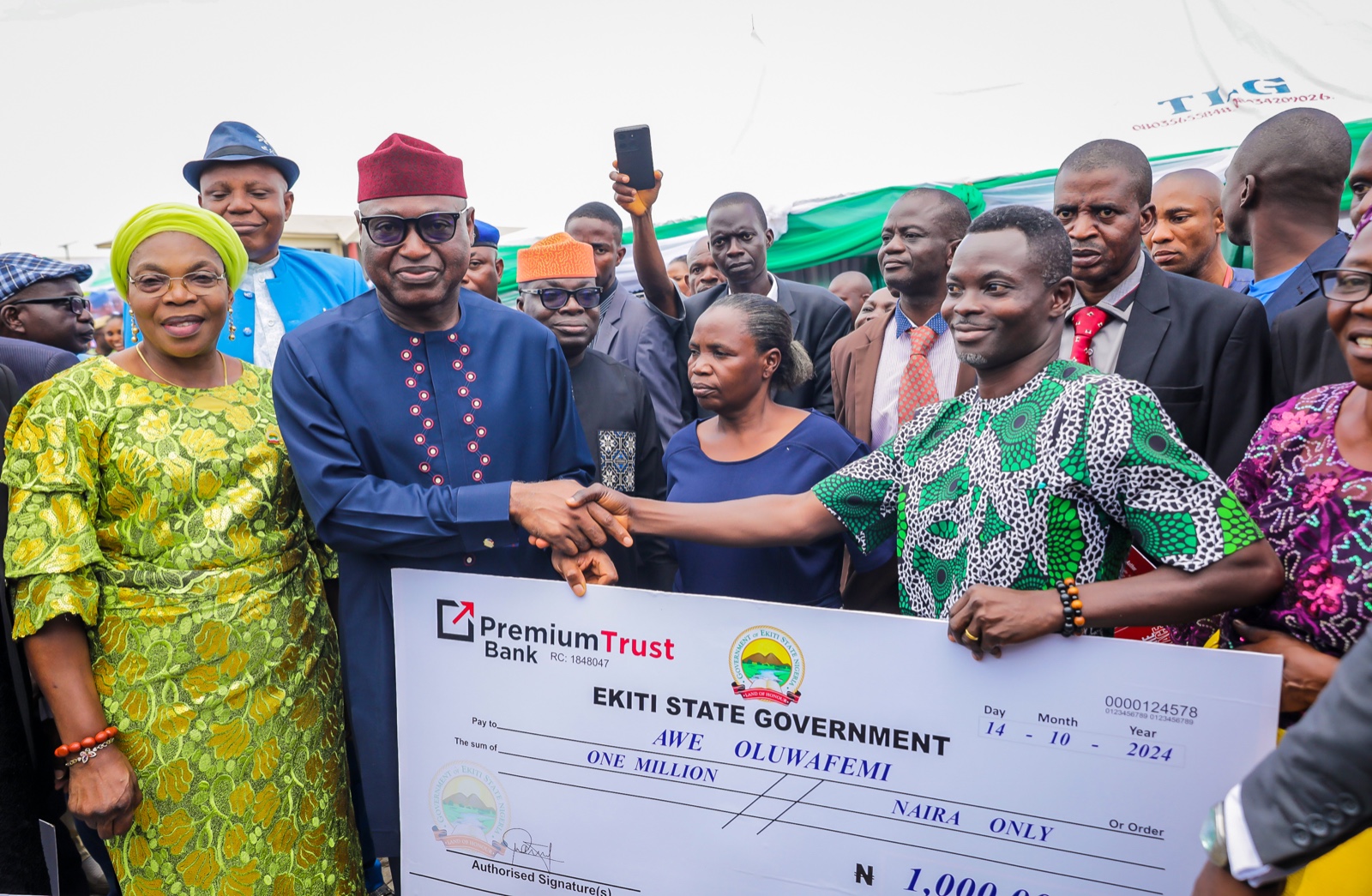 Oyebanji Presents N42million cash prizes to 82 deserving workers